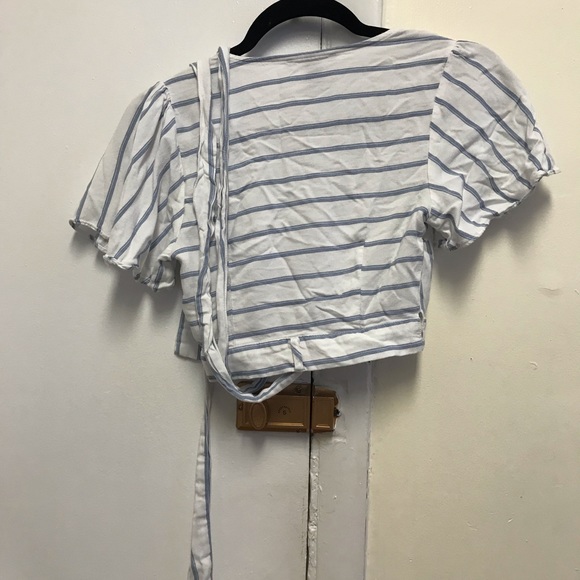 Wrap blue and white crop top - Picture 3 of 4